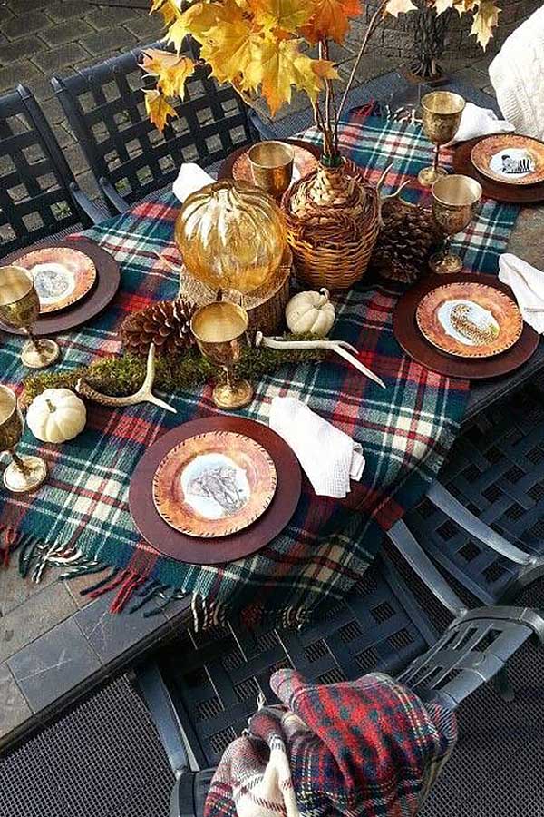 Outdoor Thanksgiving Dinner Decor